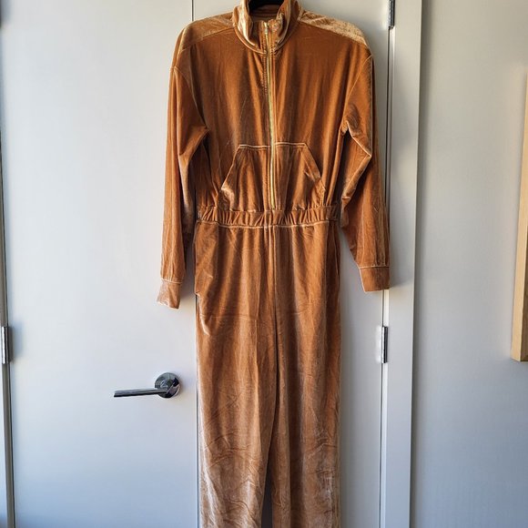 Velour jumpsuit in GOLD - Picture 2 of 3